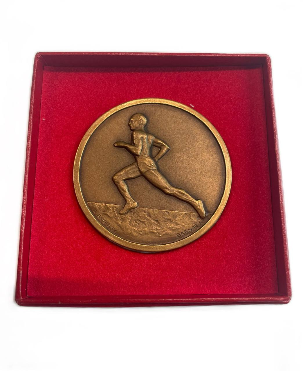 Франция медаль к 75 летию Ротари Клубу в Ле-Везине 1980 в футляре, диаметр 50 мм, вес 59,3 гр томпак 8-2-01-69