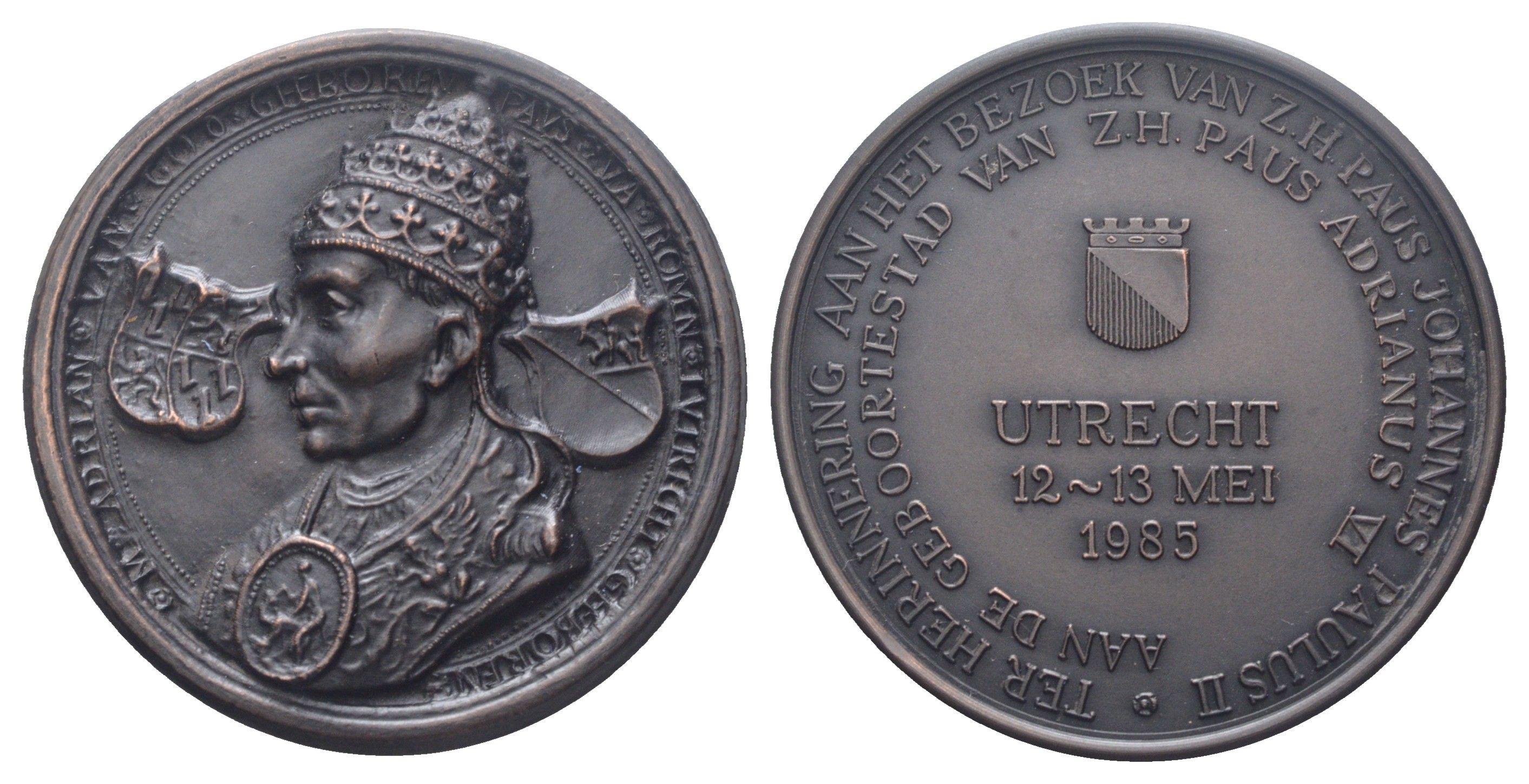 Нидерланды медаль в память о визиту папы римского Иоанна Павла II в Утрехт 1985 отчеканен в Ворсхотен, в оригинальной упаковке с сертификатом подлинности, диаметр 50 мм, вес 62,7 гр цинк 3-4-6-07