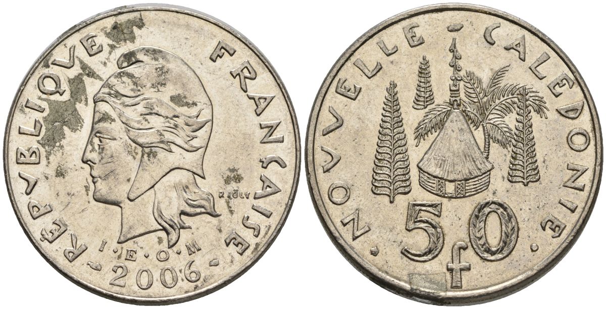 Французская Новая Каледония 50 франков 2006 хижина среди сосен и пальм, (IEOM) KM 13a, Schoen 15a, Lec 128i медно-никель 4144-721