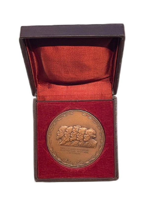 СССР медаль 1956 100 лет Государственной Третьяковской галерее, медальеры Моргачев, Козлов, диаметр 75 мм., тираж 1060 экземпляров Шкурко, Салыков 118 томпак    3-6-6-30