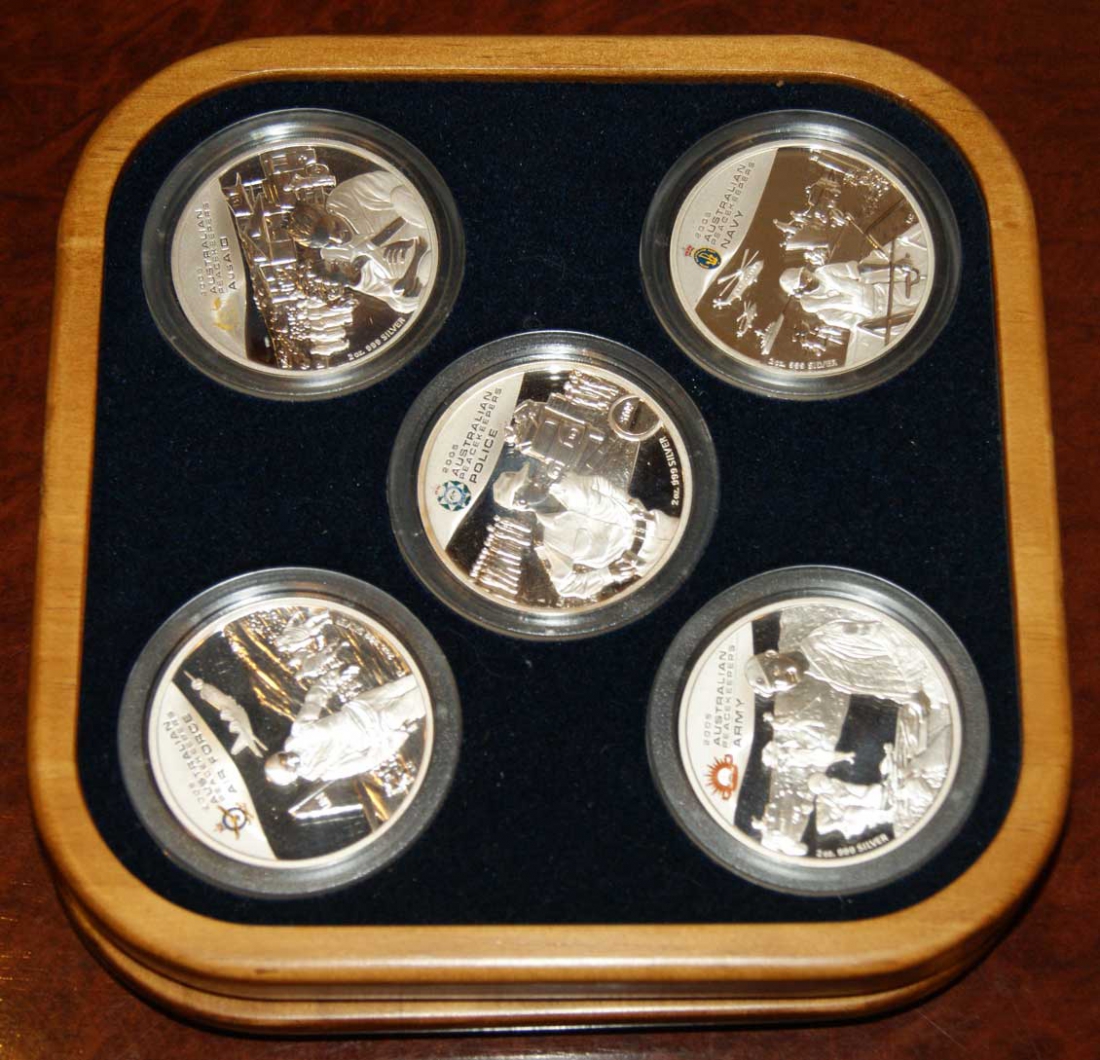 Австралия набор из 5 монет по 2 доллара 2005 миротворцы, цветная эмаль, в оригинальной коробке, 10 унций KM 755, 756, 757, 758, 759 серебро PROOF 14-01-01-06