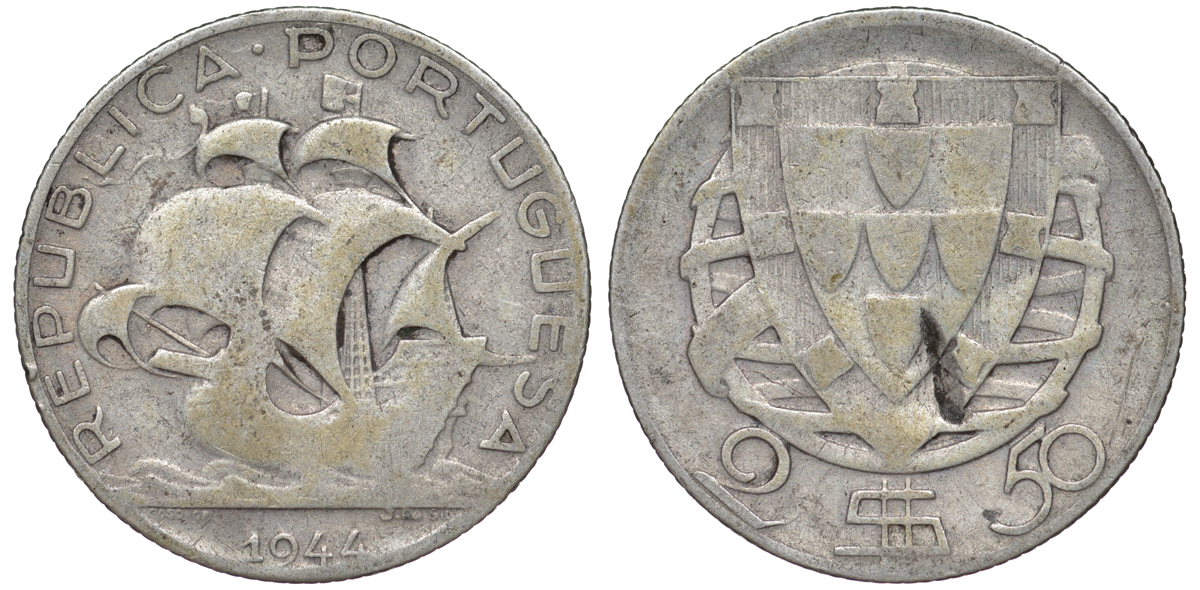 ПОРТУГАЛИЯ 2,50 ЭСКУДО 1944 KM 590 серебро 4178-335