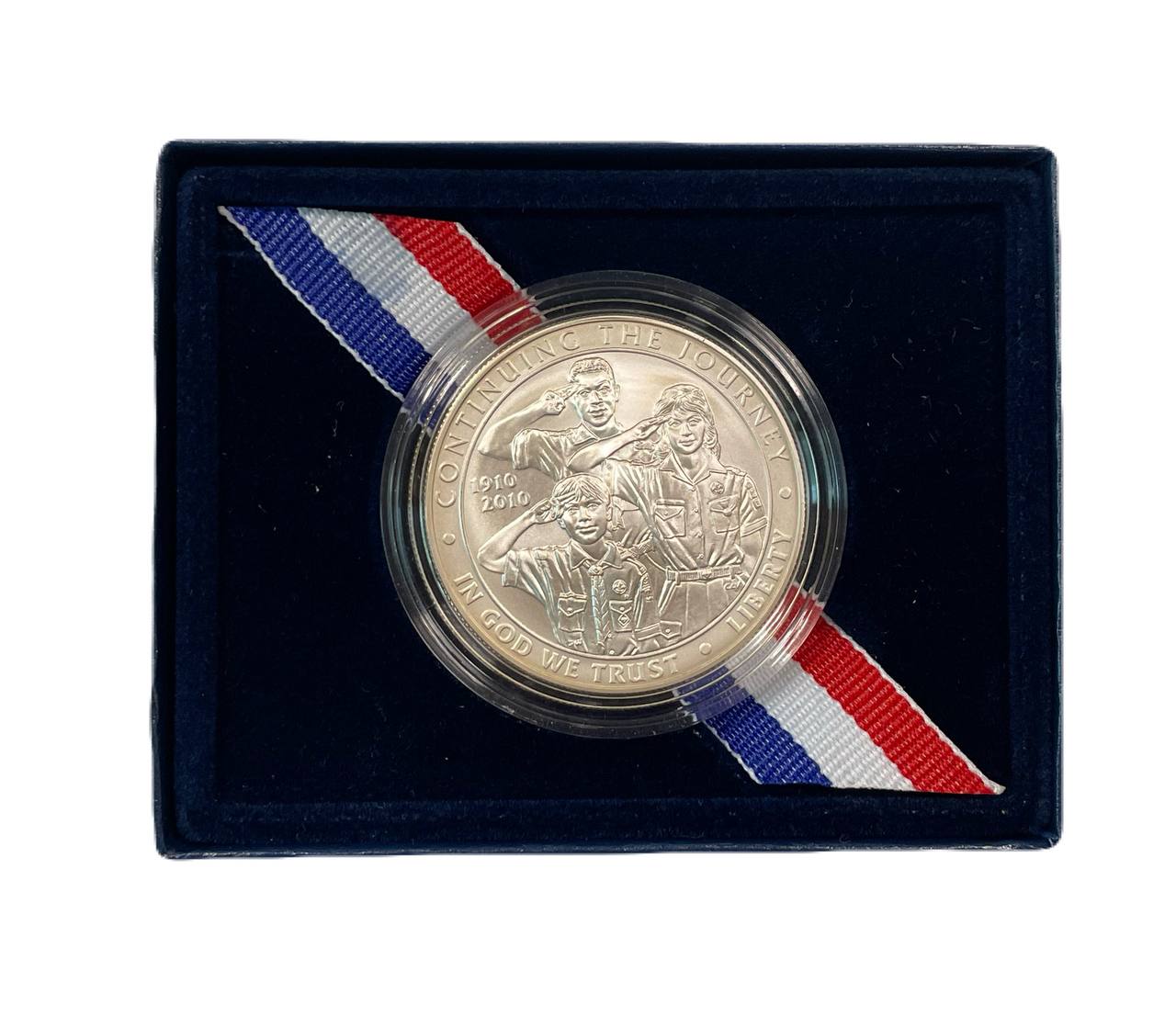 США 1 доллар 2010 100 лет бойскаутам Америки, в оригинальной коробке, с сертификатом KM 480 серебро BU 1-4-1-05