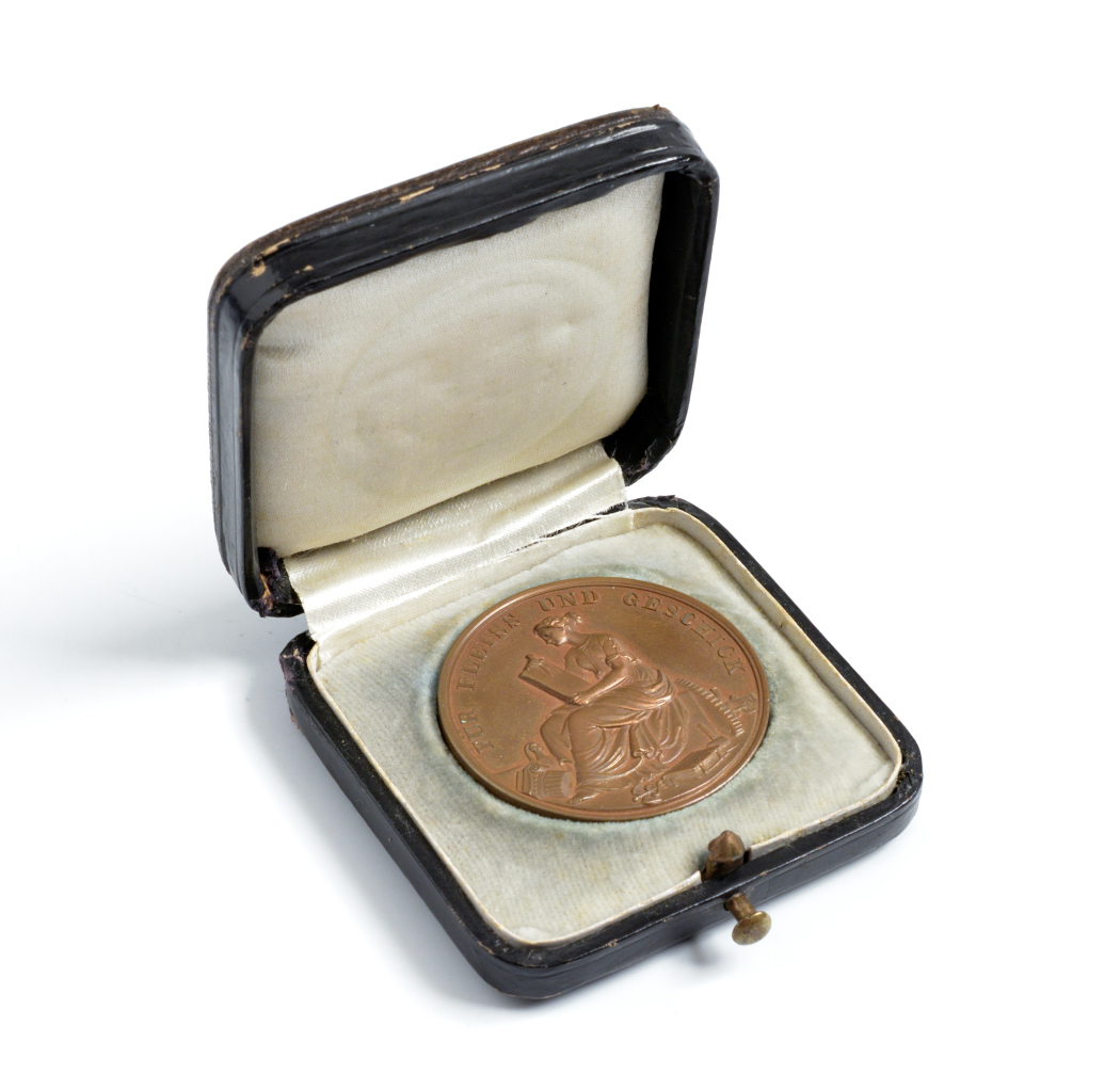 Германия поощрительная медаль XIX век, За усердие и мастерство, в родной коробочке, 36 мм, 19 гр бронза UNC 4-5-3-16