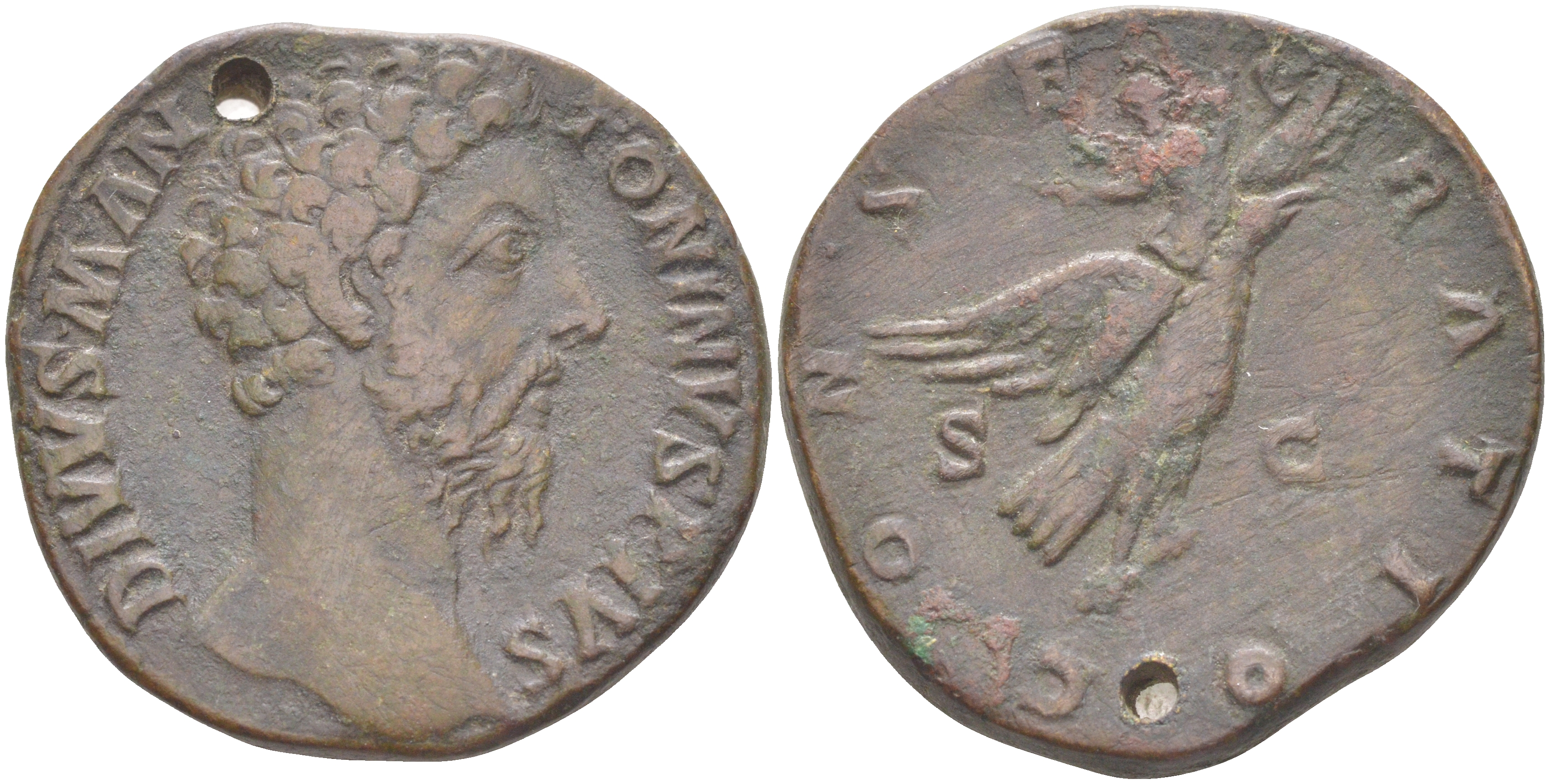 Римская Империя сестерций 180 БОЖЕСТВЕННЫЙ Марк Аврелий (посмертная чеканка), бюст императора, DIVVS M ANTONINVS PIVS / император, летящий на орле, CONSECRATIO S C, Рим (отверстие) RIC 660 бронза 1073-7-14