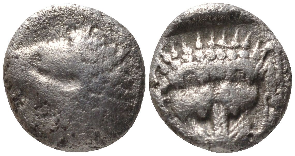Древняя Греция, Кария, Гекатомнос гемиобол IV в. до н.э. голова льва / скальп льва, 0,45 гр SNG Keckmann 837 ff серебро 1073-9-44
