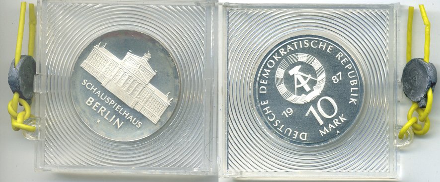 ГДР 10 марок 1987 A, Белинский театр, в оригинальной упаковке, с пломбой, тираж 4000 экз. KM 118 серебро PROOF 5-3-1-10
