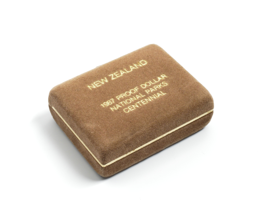 Новая Зеландия 1 доллар 1987 100 лет Национальному парку, Елизавета II (1952-2022), в оригинальной коробке KM 65а серебро PROOF 4-3-4-40