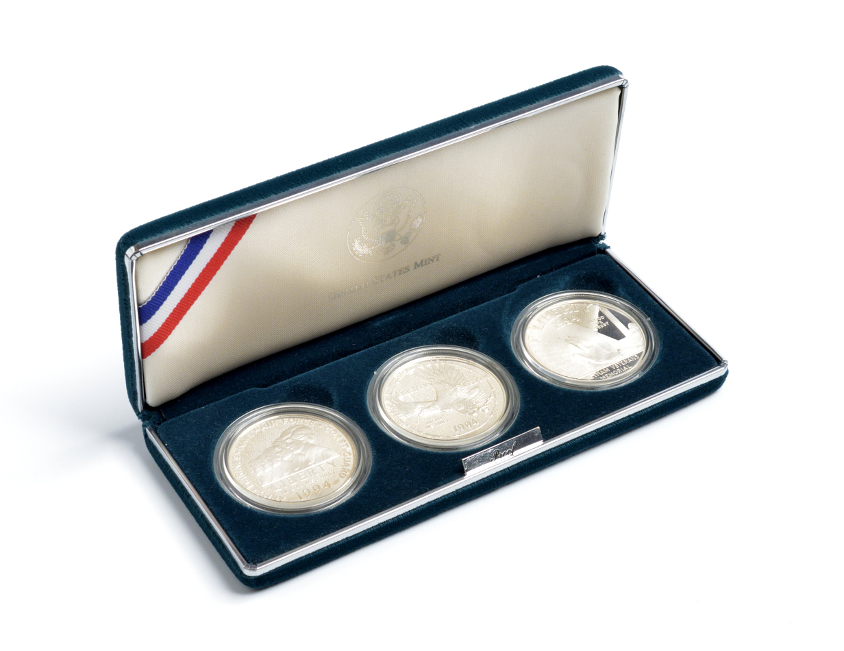 США набор из 3 монет по 1 доллару 1994 серия Ветераны, оригинальная коробка, сертификат KM 250, 251, 252 серебро PROOF 4-5-2-16