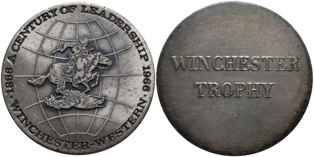 США медаль 1966 100 ЛЕТ ЛИДЕР ПРОДАЖ WINCHESTER TROPHY (1866-1966), диаметр 50 мм. белый металл 01-169-21-3