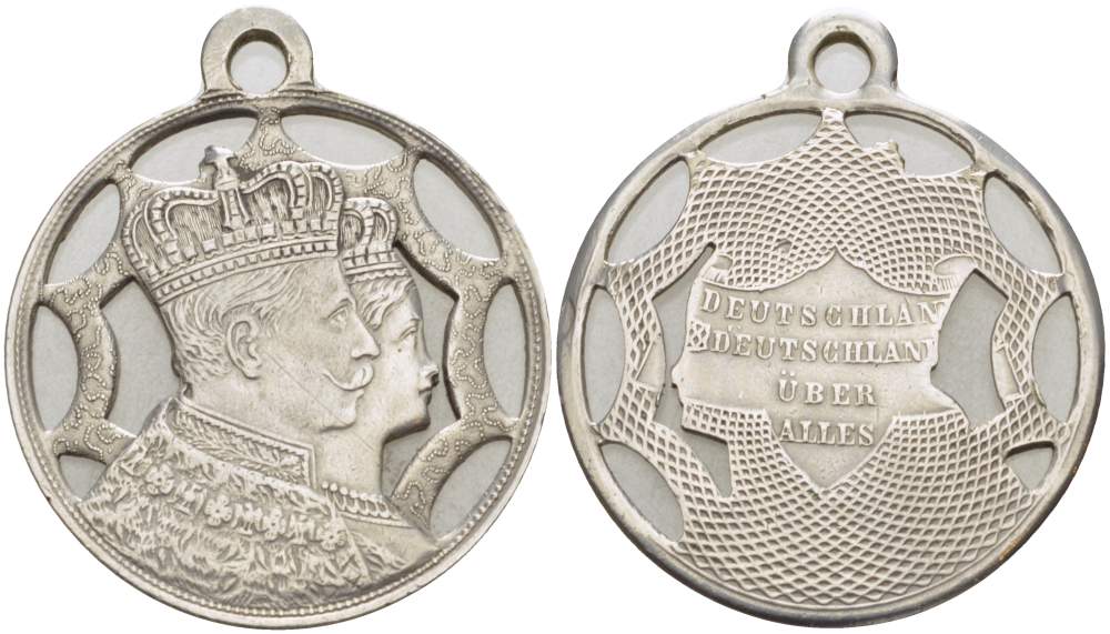 ПРУССИЯ КУЛОН ND ГЕРМАНИЯ, ГЕРМАНИЯ ПРЕВЫШЕ ВСЕГО, СЛОВА НЕМЕЦКОГО ГИМНА, КУЛОН ПОДВЕСКА С ПОРТРЕТАМИ ВИЛЬГЕЛЬМА И АВГУСТЫ, ДИАМЕТР 24 ММ. белый металл 4527-825