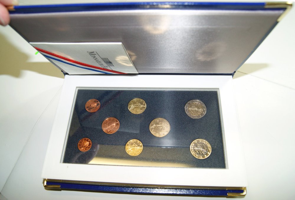 Франция евронабор из 8 монет 2002 в оригинальной упаковке монетного двора PROOF 5-4-6-15