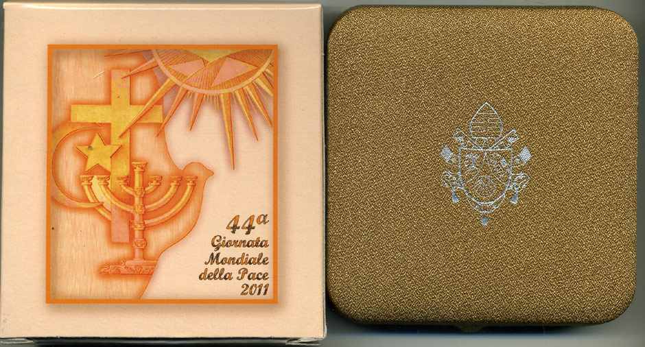 Ватикан 5 евро 2011 Бенедикт XVI, 44-ый всемирный День Мира, религиозная свобода - путь к миру, в оригинальной коробке, с сертификатом KM 427 серебро  PROOF  7-1-50