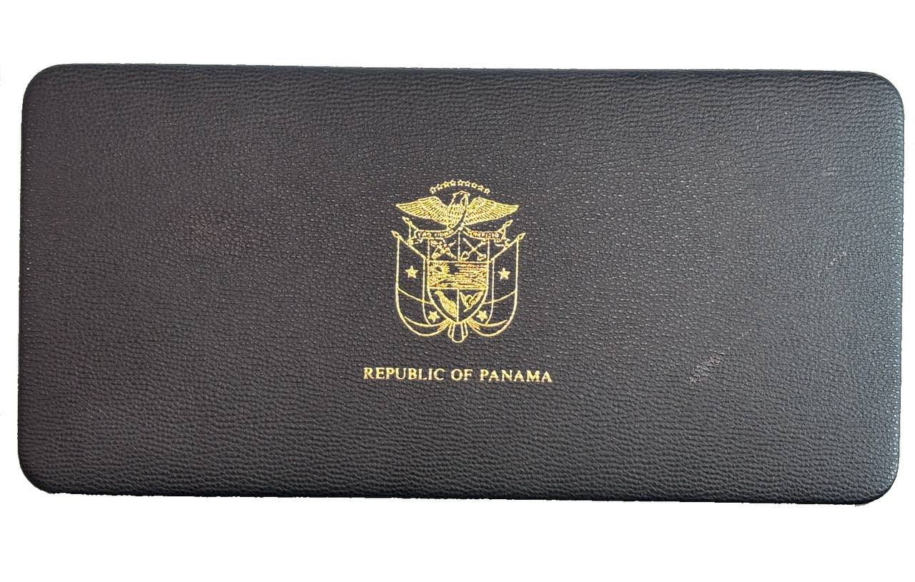 Панама официальный набор из 9 монет (1, 2 1/2, 5, 10, 25 и 50 сентесимо; 1, 5 и 20 бальбоа) 1975 в оригинальной коробке, с сертификатом KM Ps 13 (31, 33, 34, 35, 36, 37, 38, 39.1a, 40.1a) PROOF 1-3-1-13