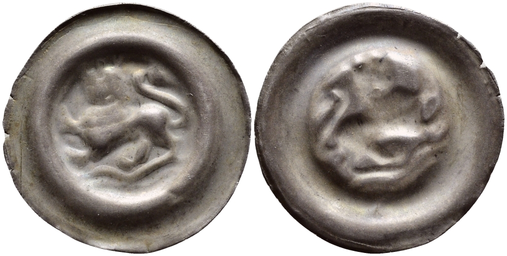 ГЕРМАНИЯ, ЛЮНЕБУРГ БРАКТЕАТ 1196-1218 ОТТО IV, ЛЕВ СТОИТ Bokel 177, Bonhoff coll 92, Berger 526, Welter 237 серебро 560-837