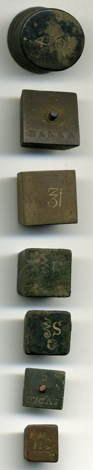 Франция набор мерных гирек 7 шт. XVIII-XIX век бронза 7-4-1-32