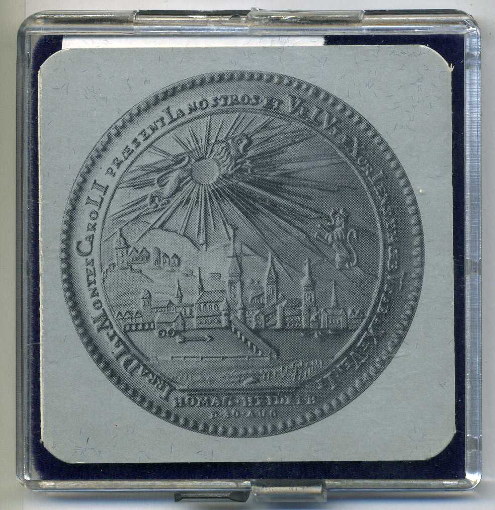 Германия медаль 1978 реплика, Гильдельберг шаугульден 1746 года, курфюрст Карл Теодор, проба 835, вес 14 гр., диаметр 33,5 мм., в оригинальной коробке, с сертификатом, эмитент BFG ( банк общей экономики) серебро PROOF 3-4-3-30