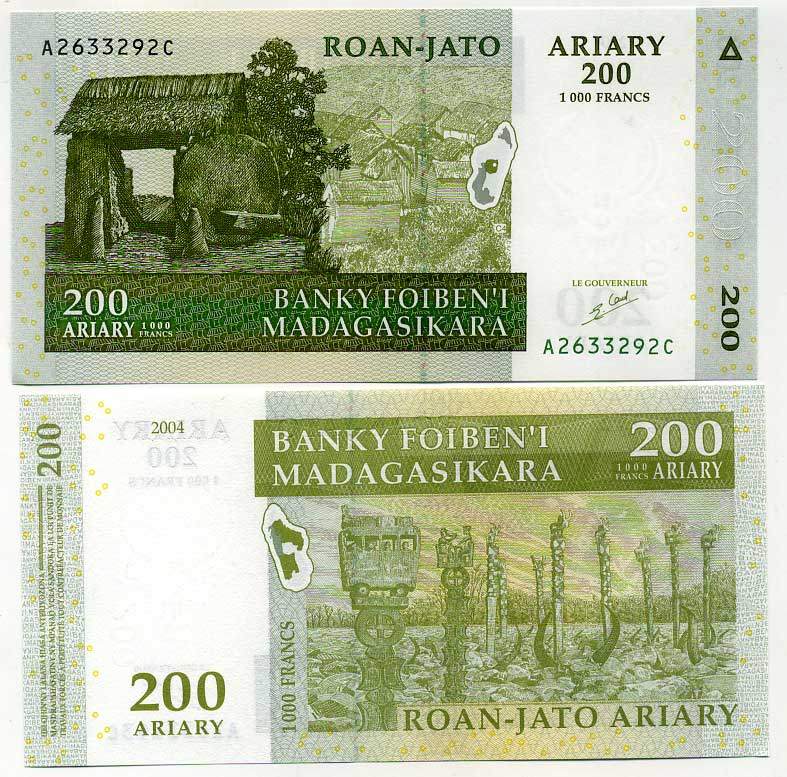 Мадагаскар 200 ариари (1000 франков) 2004 деревенские хижины, скульптуры Алоало, подпись 5 Pick 87 a бумага UNC (пресс) 445-69-1