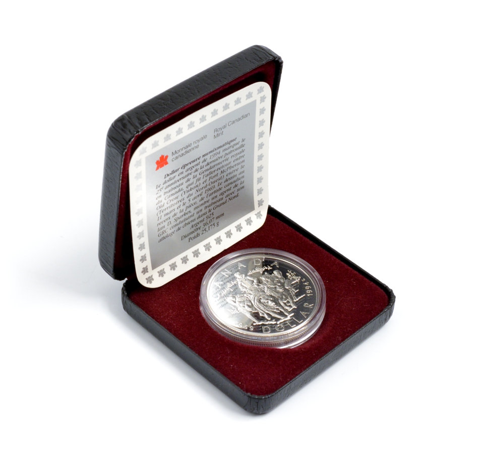 Канада 1 доллар 1994 25 лет RCMP - Патрульной службе на собачьих упряжках, в оригинальной коробке, с сертификатом КМ 251 серебро PROOF 5-6-4-21
