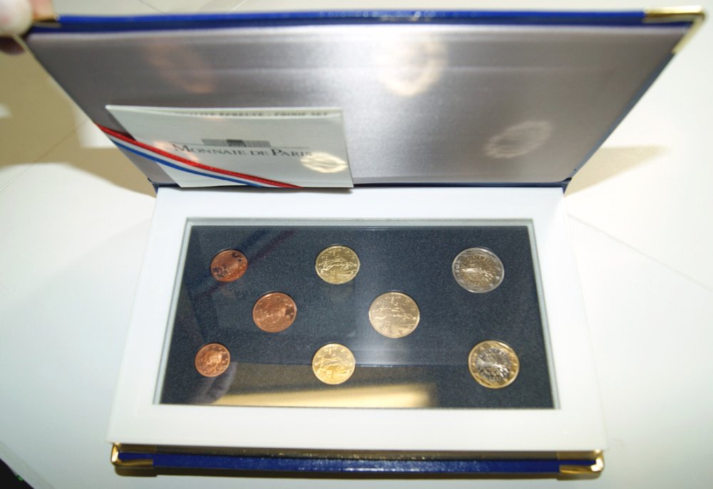 Франция евронабор из 8 монет 2001 в оригинальной упаковке монетного двора PROOF 1-4-6-04