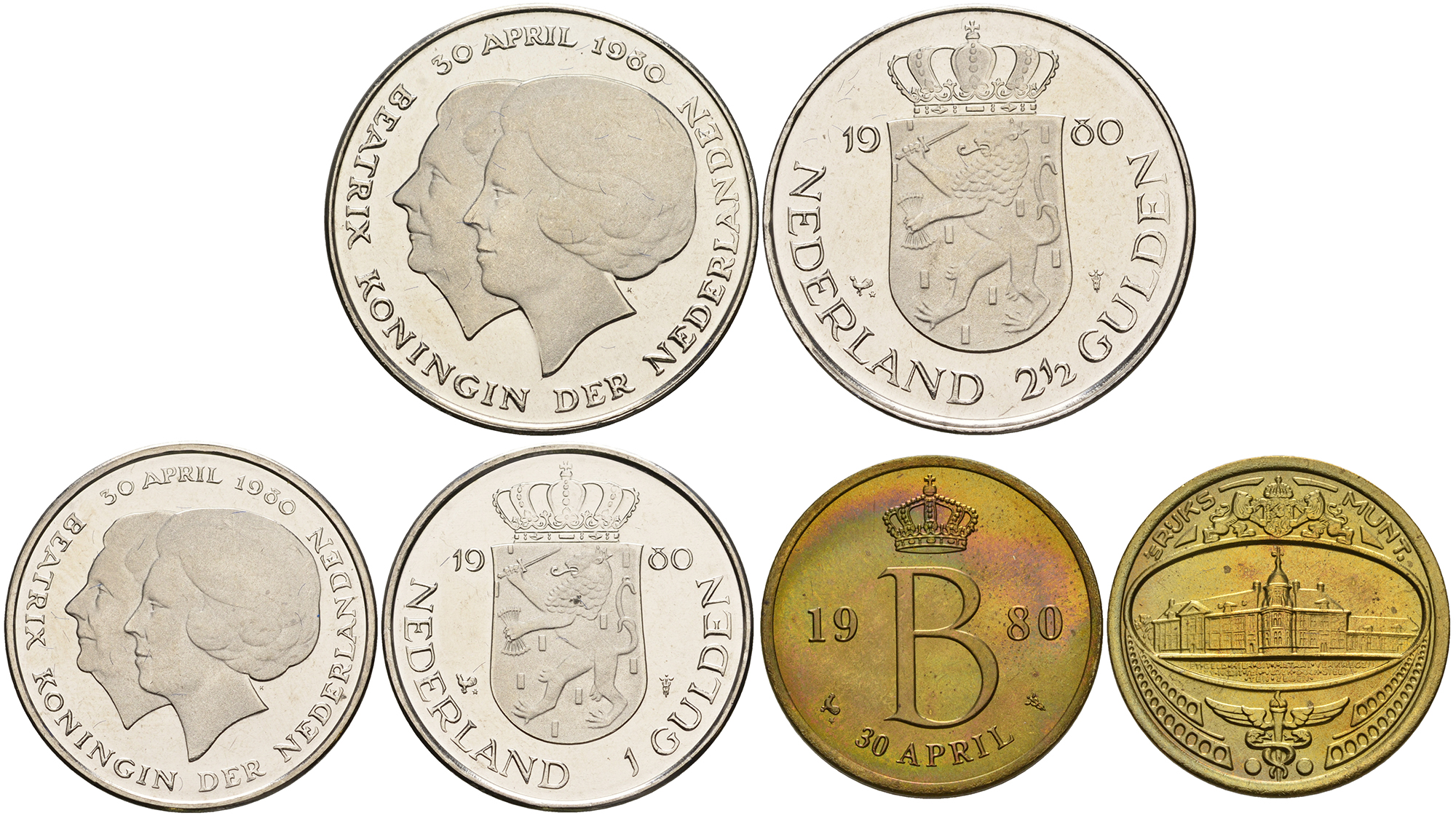 Нидерланды набор из 2 монет + жетон монетного двора 1980 30 апреля 1980 + коробка  медно-никель  UNC 5-6-1-27