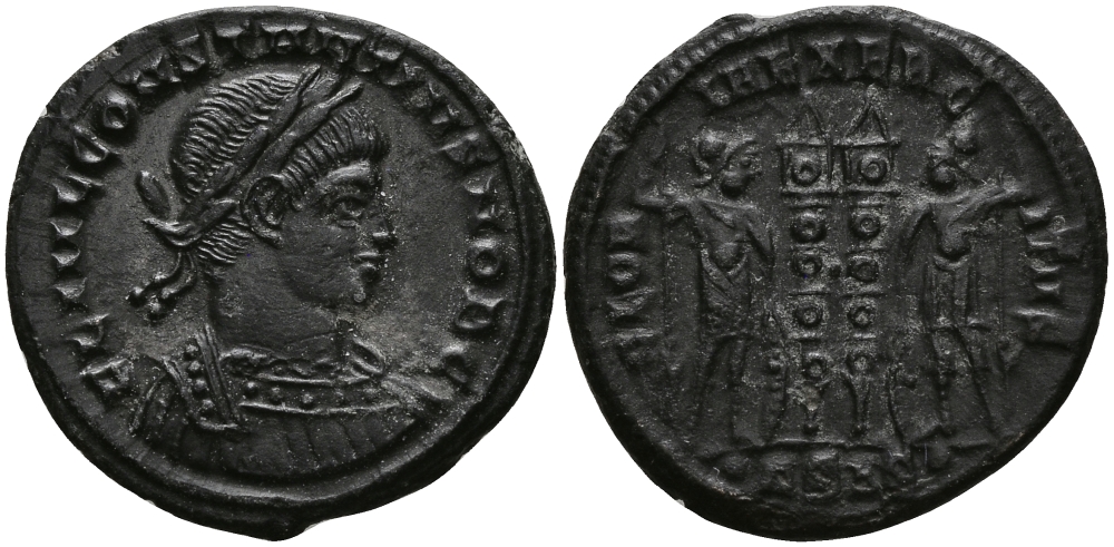 Римская Империя нуммий 334 - 335 Констанций II в ранге цезаря GLORIA EXERCITVS Сисция Extremely fine степень редкости R4) RIC 237 бронза 1073-9-111