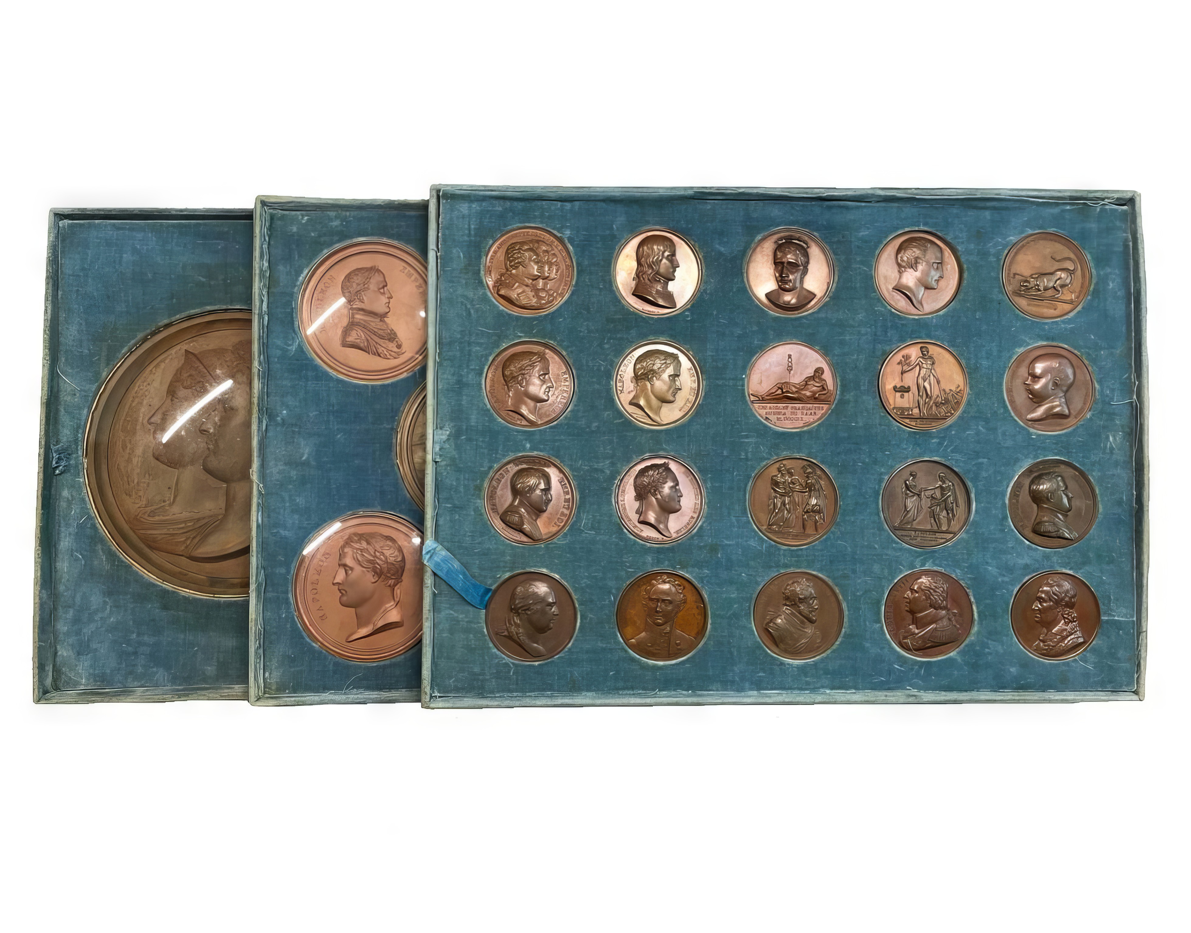 Набор бронзовых французских медалей и медальонов 1810 года. Оригинальный комплект. 0-0-00