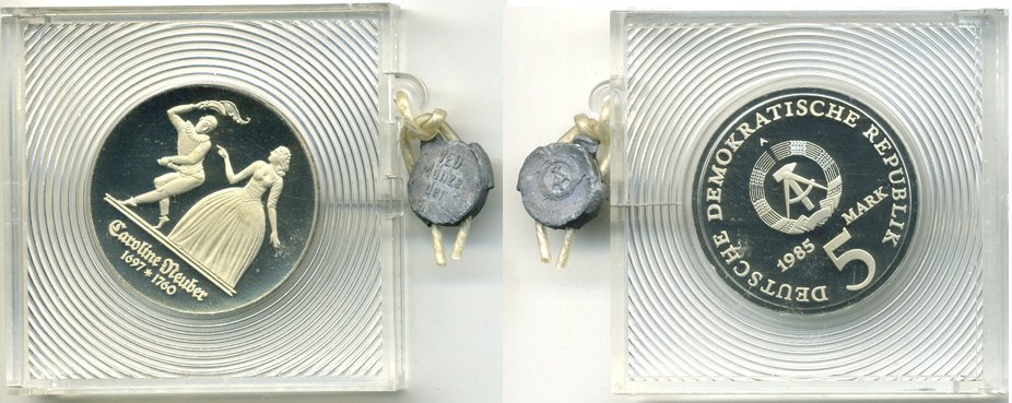 ГДР 5 МАРОК 1985 A, 225 ЛЕТ СМЕРТИ КАРОЛИНЫ НЕУБЕР, ТИРАЖ 4000 ЭКЗ., В ОРИГИНАЛЬНОЙ ПЛАСТИКОВОЙ УПАКОВКЕ, С ПЛОМБОЙ KM 104 медно-никель PROOF 5-3-62-16