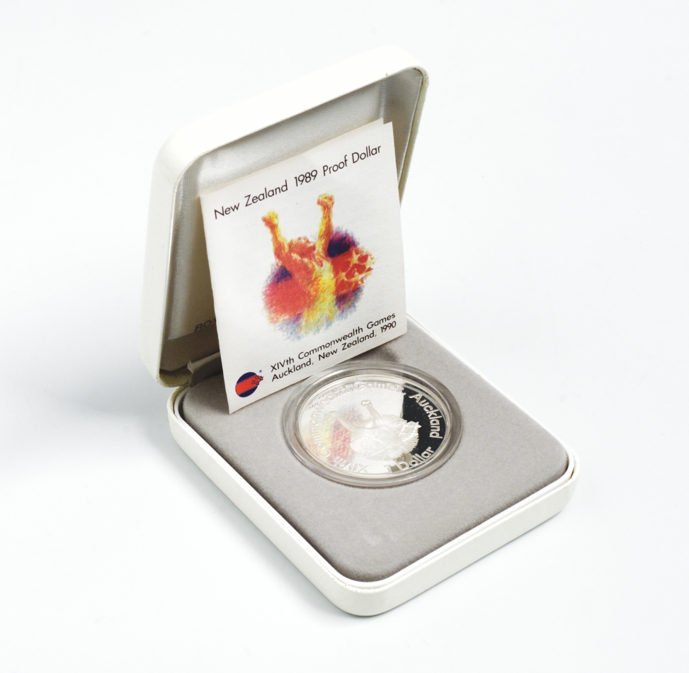Новая Зеландия 1 доллар 1989 XIV Игры Содружества наций, бегун, Елизавета II (1952-2022), в оригинальной коробке, с сертификатом KM 67а серебро PROOF 4-3-5-33