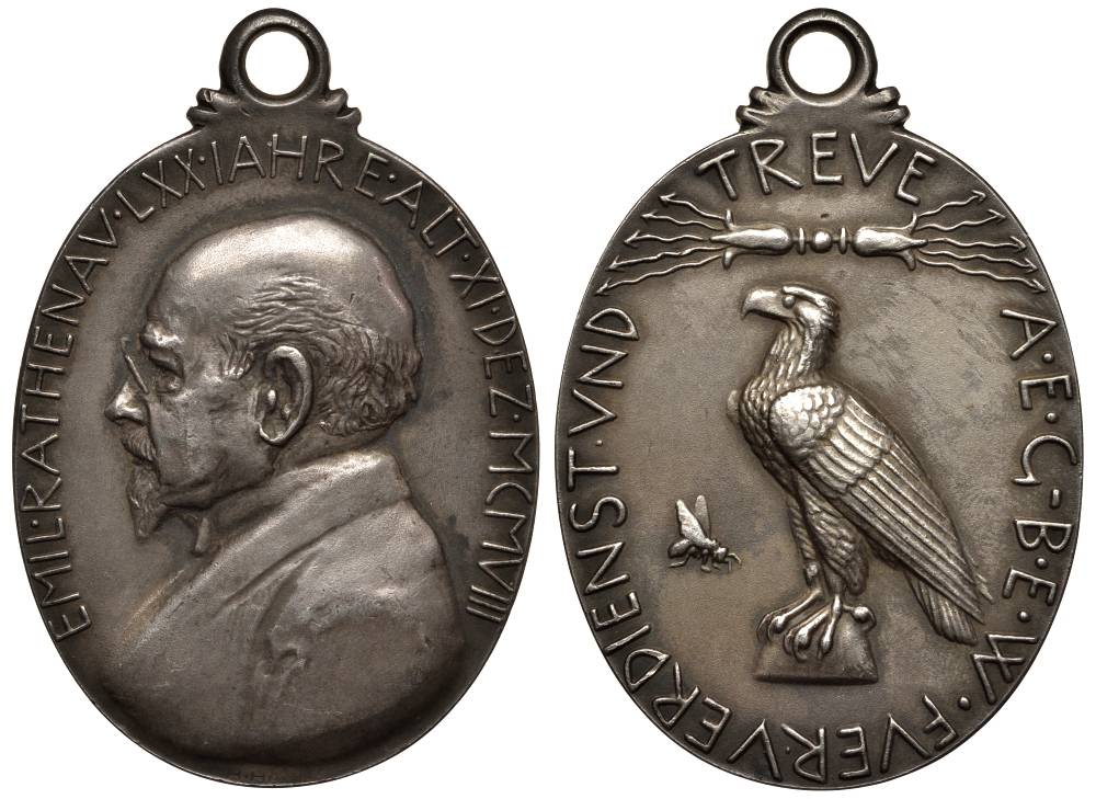 ГЕРМАНИЯ МЕДАЛЬ 1908 В ЧЕСТЬ 70-ЛЕТИЯ ЭМИЛЯ РАТЕНАУ, НЕМЕЦКОГО ПРОМЫШЛЕННИКА, ОСНОВАТЕЛЯ КОМПАНИИ AEG, С УШКОМ ДЛЯ НОШЕНИЯ, РАЗМЕР 59Х40 ММ. серебро 00-000-00