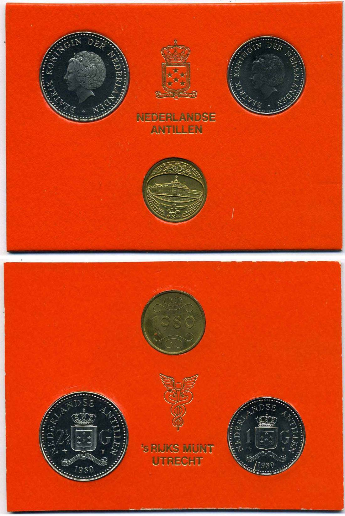 Нидерландские Антилы набор из 2 монет + жетон монетного двора 1980 1 И 2 1/2 гульдена 1980, Беатрикс (1980-2013), на коронацию Беатрикс, Урехт, в оригинальном буклете KM 200, 201 никель UNC 00-00
