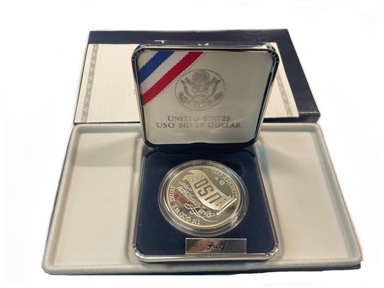 США 1 доллар 1991 S, 50 лет объединённым организациям обслуживания (USO), оригинальная коробка, сертификат KM 232 серебро PROOF 8-2-04-38