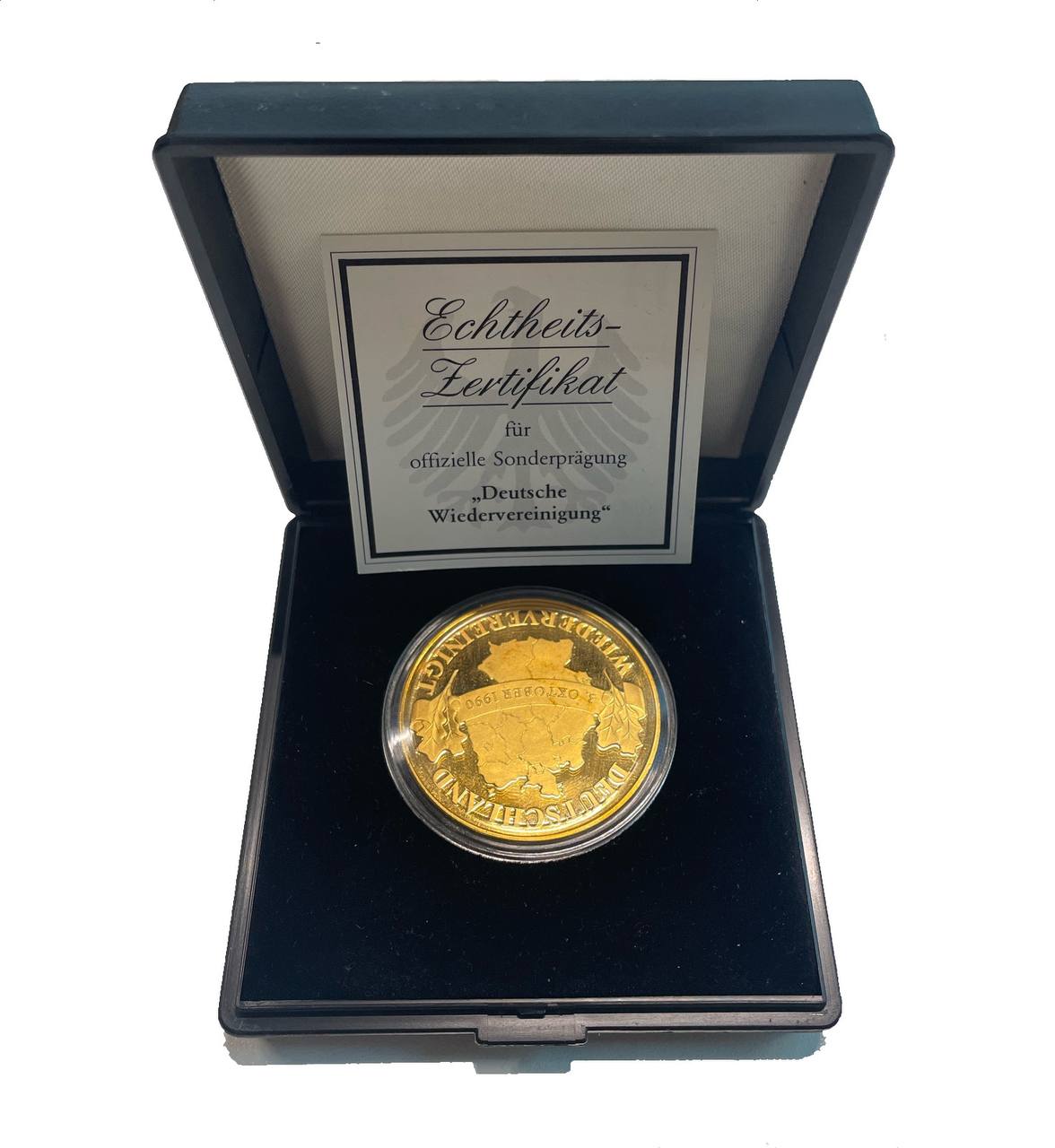 Германия медаль 1990 "Воссоединение Германии", Берлинский Монетный двор, в оригинальной упаковке, с сертификатом подлинности, тираж 25.000 экземпляров, диаметр 40 мм, вес 33,8 гр медно-никель плакированный золотом PROOF 4-5-1-12