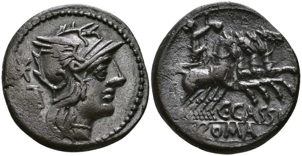 Римская Республика денарий 126 г. до н.э. монетарий Г. Кассий, голова Ромы / Либертата, персонификация Свободы, в Биге, Рим, ABOUT EXTREMELY FINE, 3,74 гр, темная глубокая патина Cr. 266/1 серебро 1073-10-81