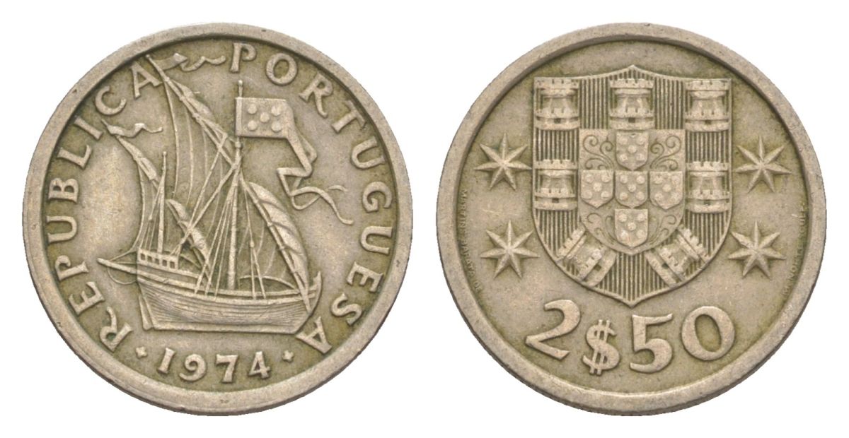 Португалия 2,5 эскудо 1974 KM 590 медно-никель 36-1153