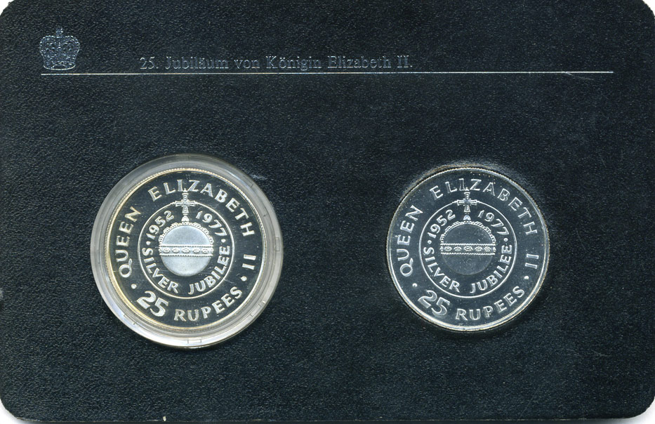 Сейшельские острова набор из 2 монет по 25 рупий 1977 25 лет правления (серебрянный юбилей) королевы Елизаветы II (1952-1977), в оригинальном буклете (UNC) и (PROOF) KM 38, 38a серебро UNC, PROOF 7-4-1-30