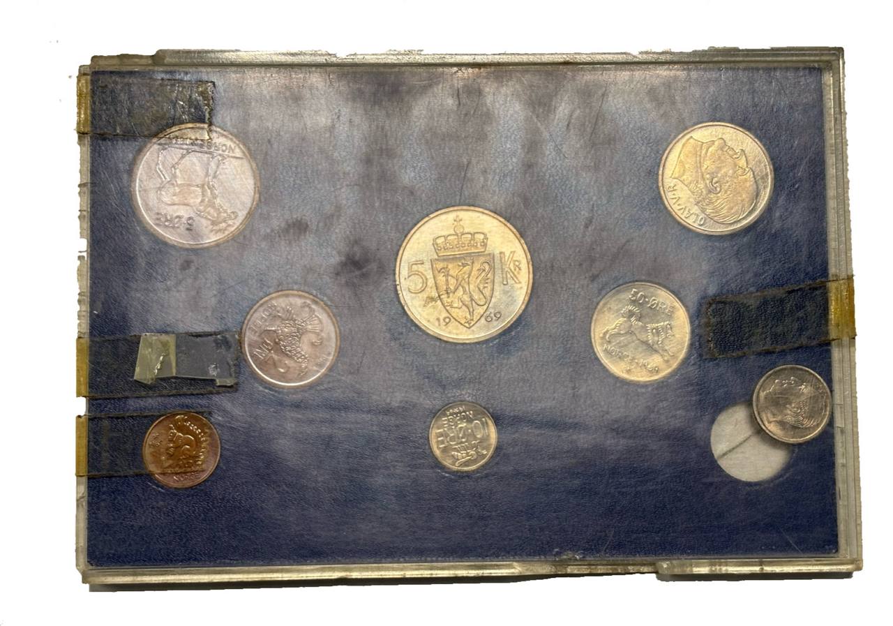 Норвегия годовой набор из 8 монет (1, 2, 5, 10, 25 и 50 эре; 1 и 5 крон 1969 в оригинальной упаковке, тираж 3.100 экземпляров KM MS14 ((403, 405, 407, 408, 409, 410, 411 и 412) BU 8-2-05-20
