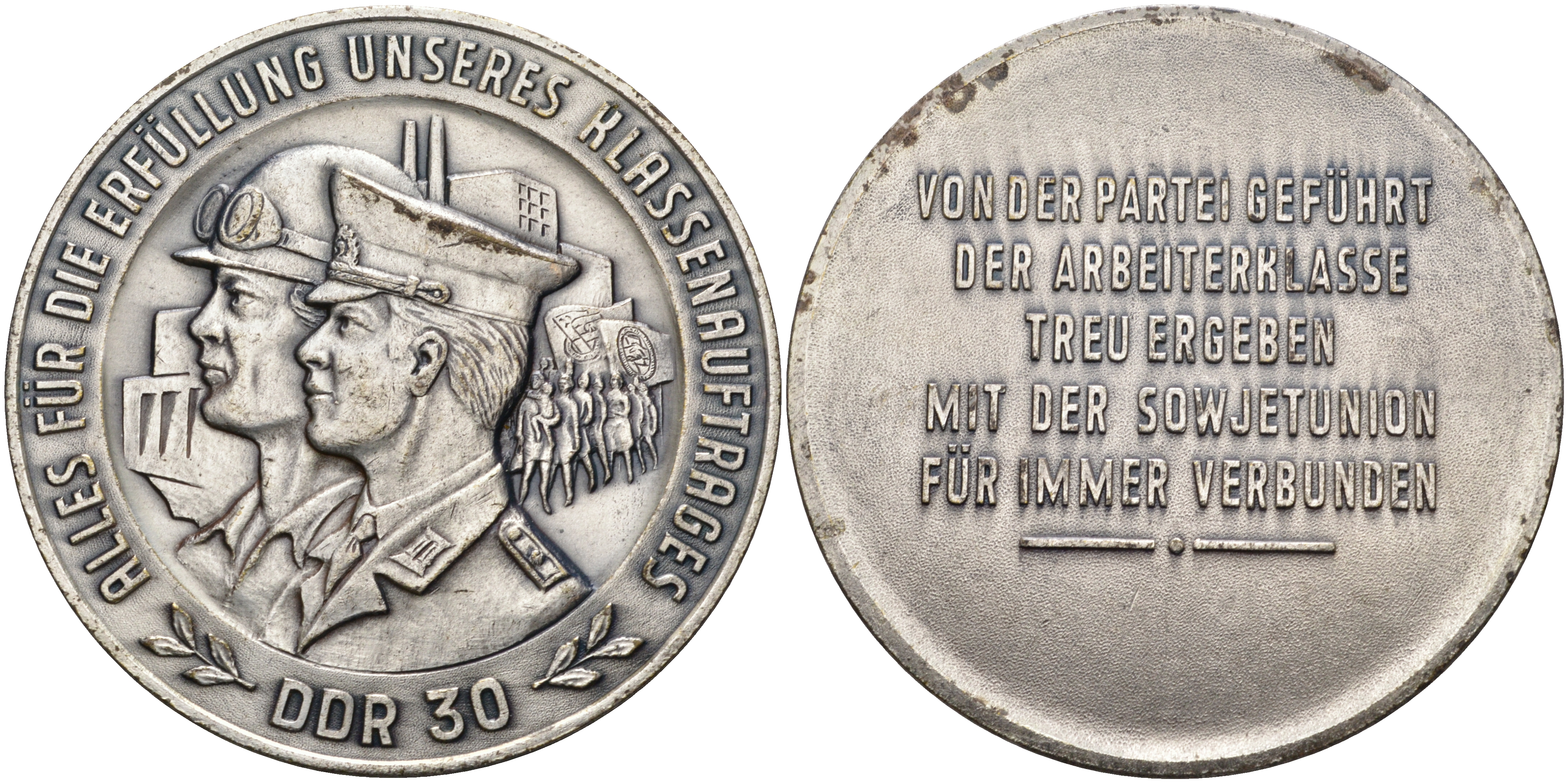 ГДР МЕДАЛЬ 1975 30 ЛЕТ ГДР, ДИАМЕТР 60 ММ., ВЕС белый металл 1069-8-23