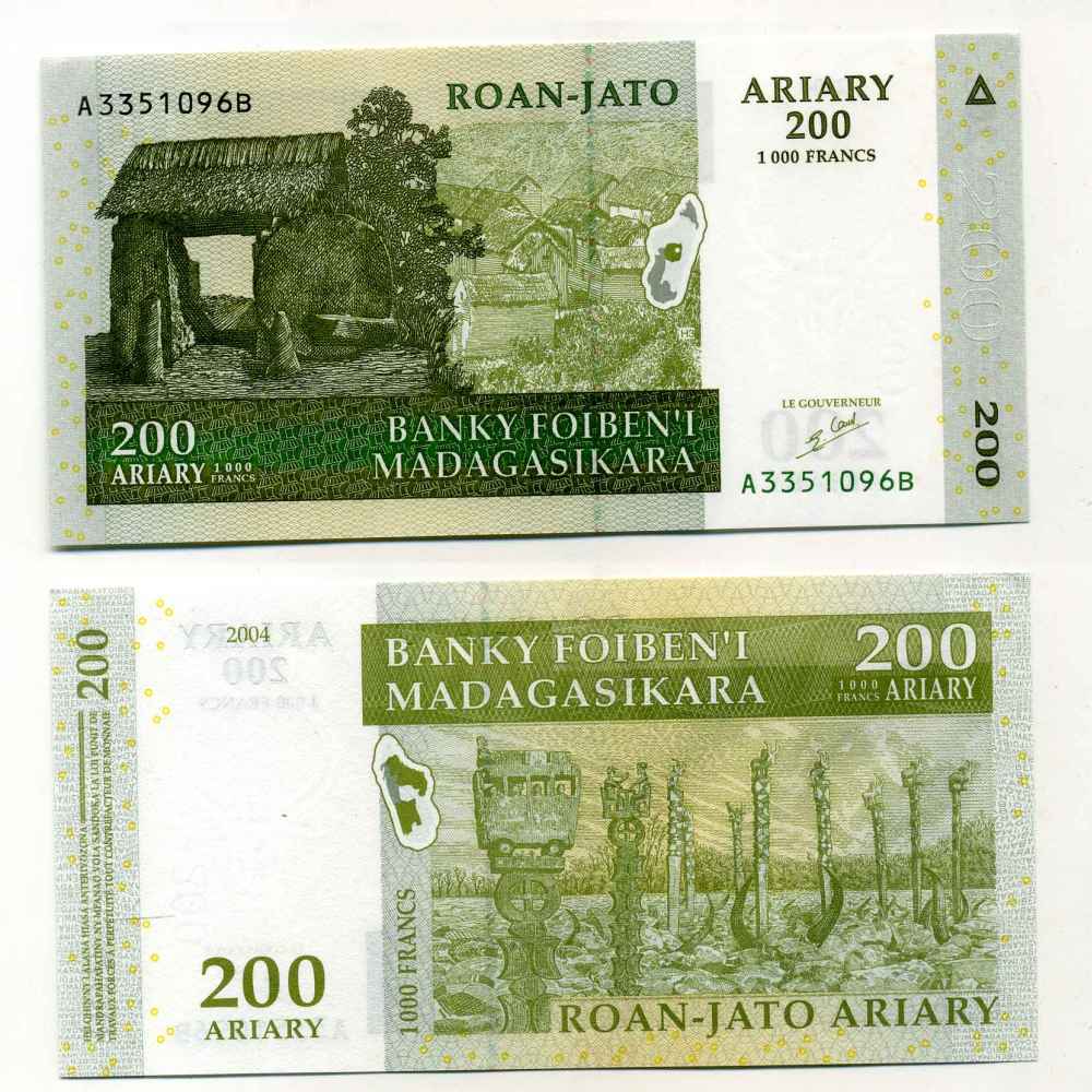 Мадагаскар 200 ариари (1000 франков) 2004 деревенские хижины, скульптуры Алоало, подпись 5 Pick 87 а бумага UNC (пресс) 8589-33-2-2