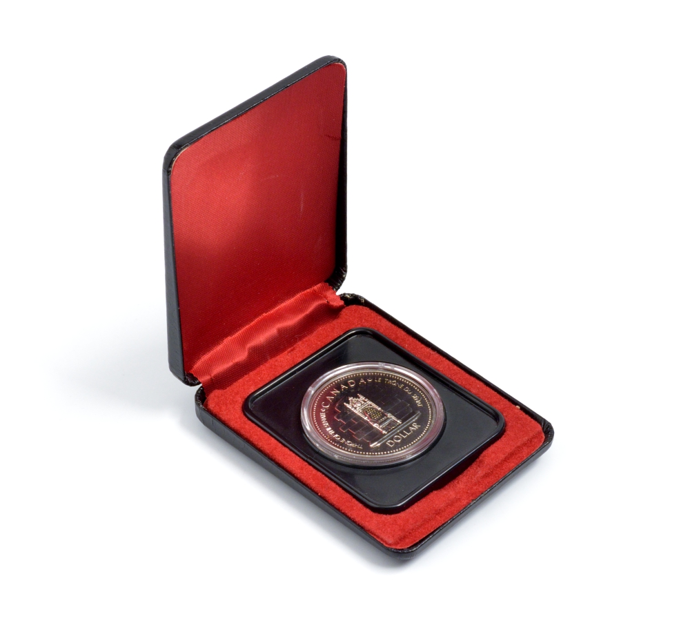 Канада 1 доллар 1977 25 лет вступлению на престол Королевы Елизаветы II KM 118 серебро UNC 5-6-3-39