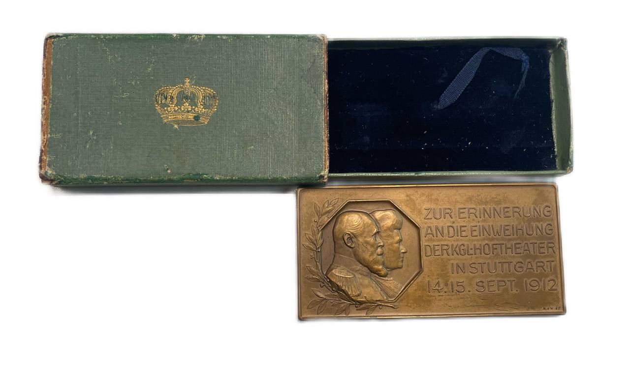 Германия, Вюртемберг плакетка в память открытия королевского театра оперы и балета в Штутгарте 1912 в оригинальной коробке, размер 80x40 мм, вес 78,22 гр  бронза 11-129-21-1
