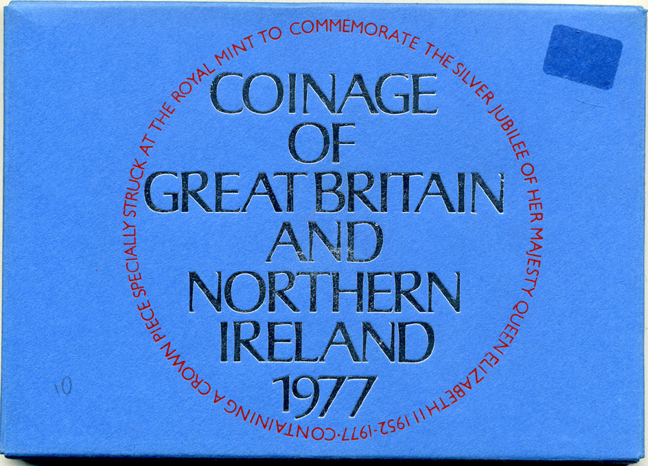 Великобритания официальный годовой набор из 7 монет (1/2, 1, 2, 5, 10, 25, 50 пенни (пенсов)) и 1 жетона монетного двора 1977 Cеребряный (25 лет правлению) юбилей царствования Елизаветы II KM PS33 (911, 912, 913, 914, 915, 916 и 920) бронза и медно-никель