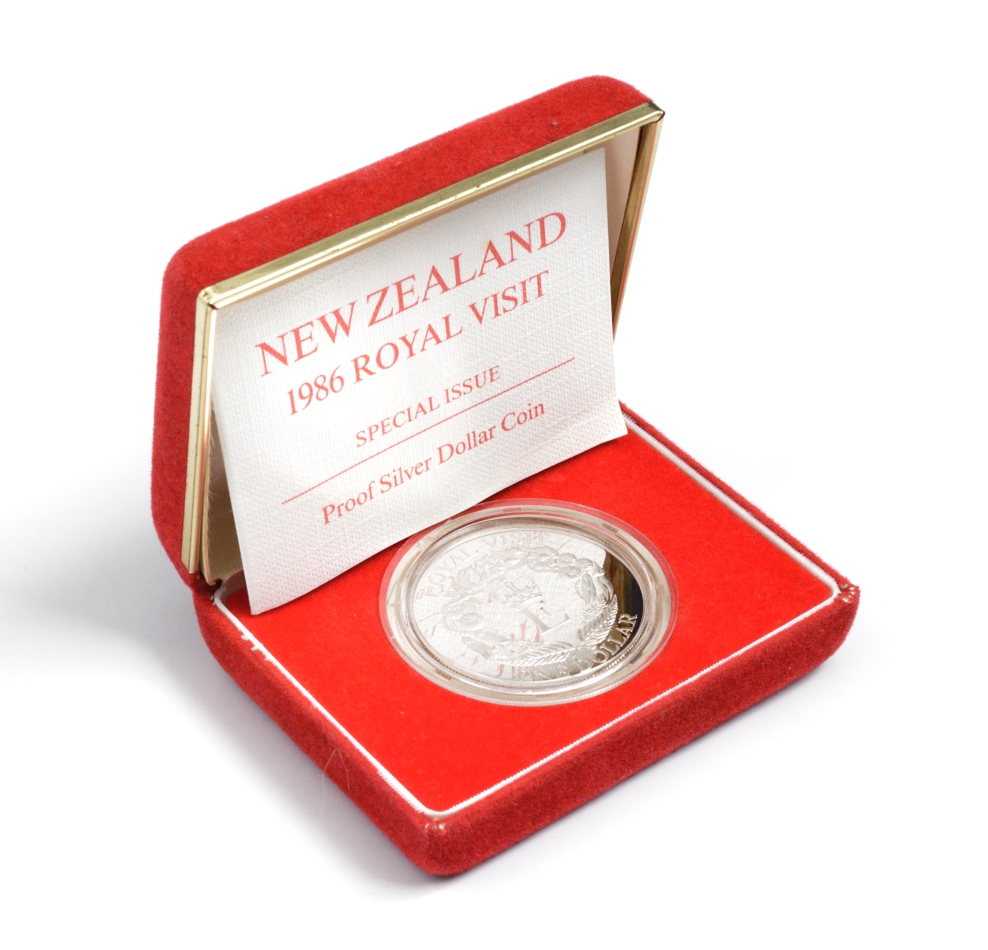 Новая Зеландия 1 доллар 1986 Королевский визит, Елизавета II (1952-2022), в оригинальной коробке KM 56а серебро PROOF 7-4-1-44