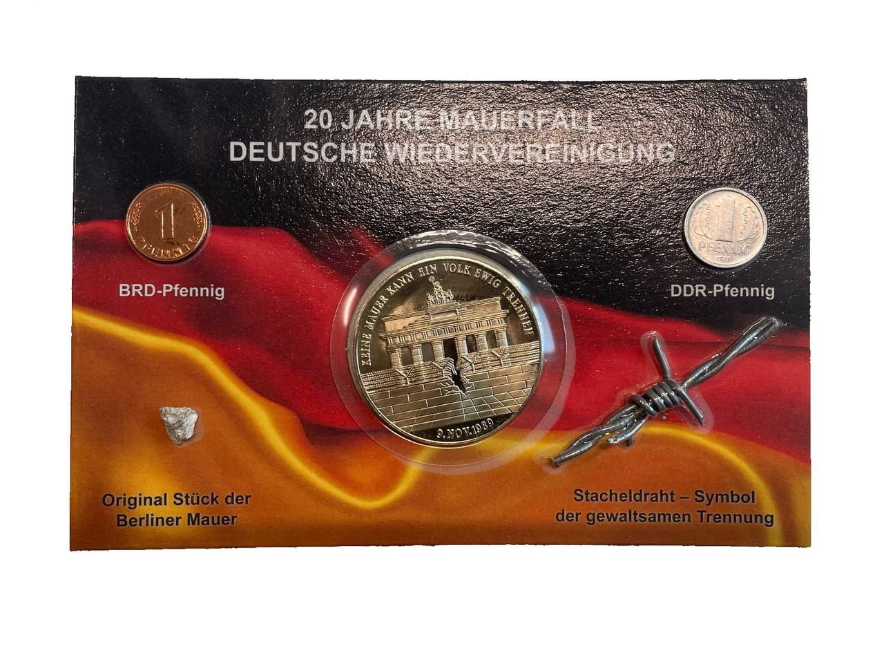 Германия красочный набор с медалью и 2 монетами (ГДР И ФРГ) посвященных 20 летию падения Берлинской стены 2009 в наборе - оригинальный кусок Берлинской стены и Колючая проволока – символ насильственной разлуки 6-5-3-31