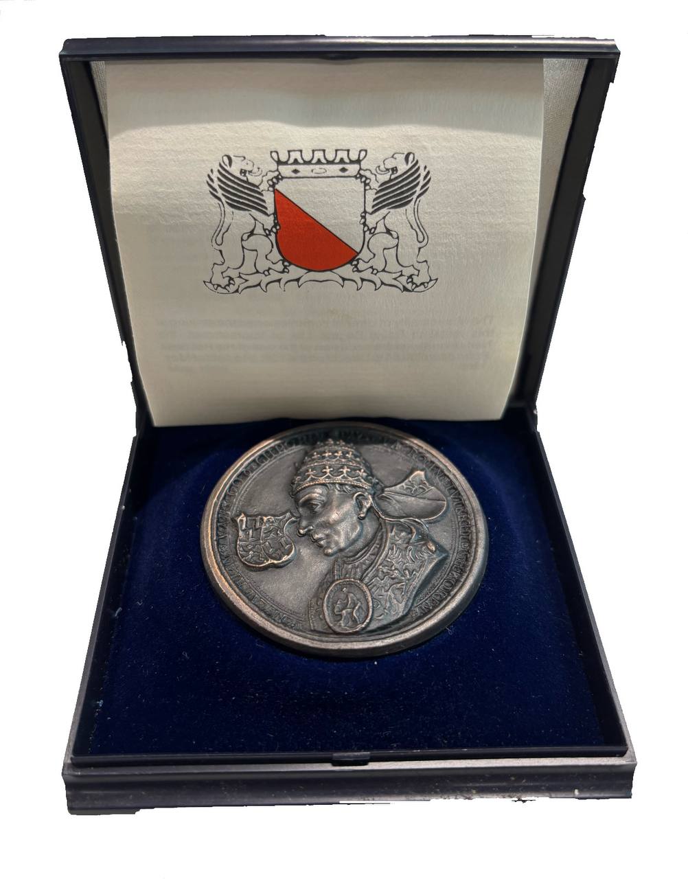 Нидерланды медаль в память о визиту папы римского Иоанна Павла II в Утрехт 1985 отчеканен в Ворсхотен, в оригинальной упаковке с сертификатом подлинности, диаметр 50 мм, вес 62,7 гр цинк 3-4-6-07