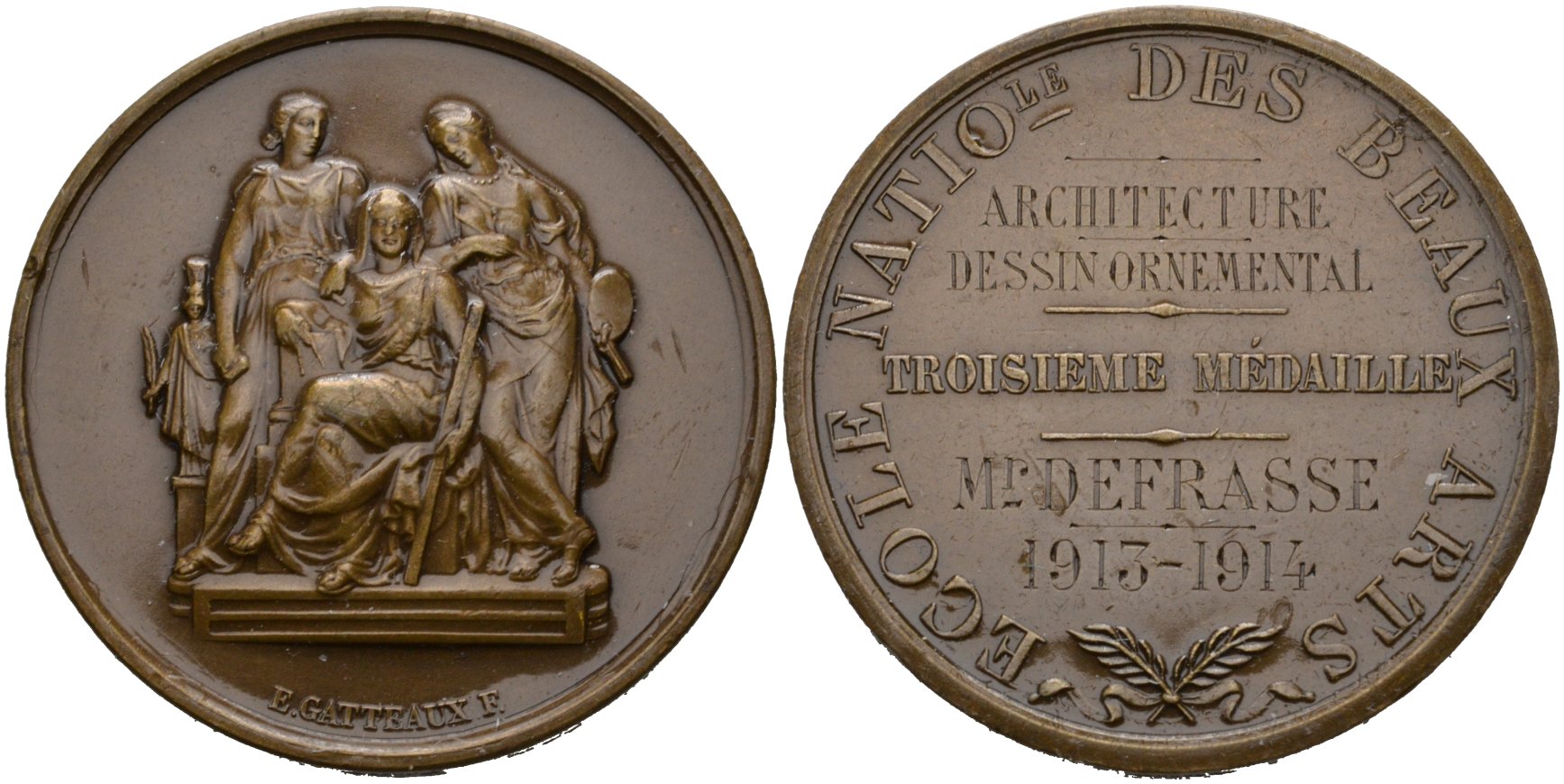 Франция медаль 1914 Национальная школа изобразительных искусств награждает месье DEFRASSE, бронзовой медальЮ, за архитектуру и нанесение рисунка, диаметр 41 мм., в лаке бронза 1095-7-41