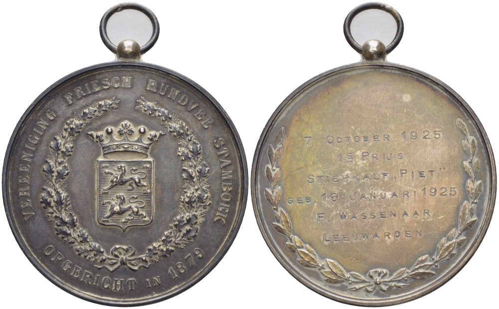 Нидерланды медаль 1925 от ассоциации фризской породы крупного рогатого скота, основанной в 1879 году, первый приз бычку по кличке "PIET" 7 октября 1925 года, диаметр 50 мм., с ушком для ношения  белый металл    1089-1-31