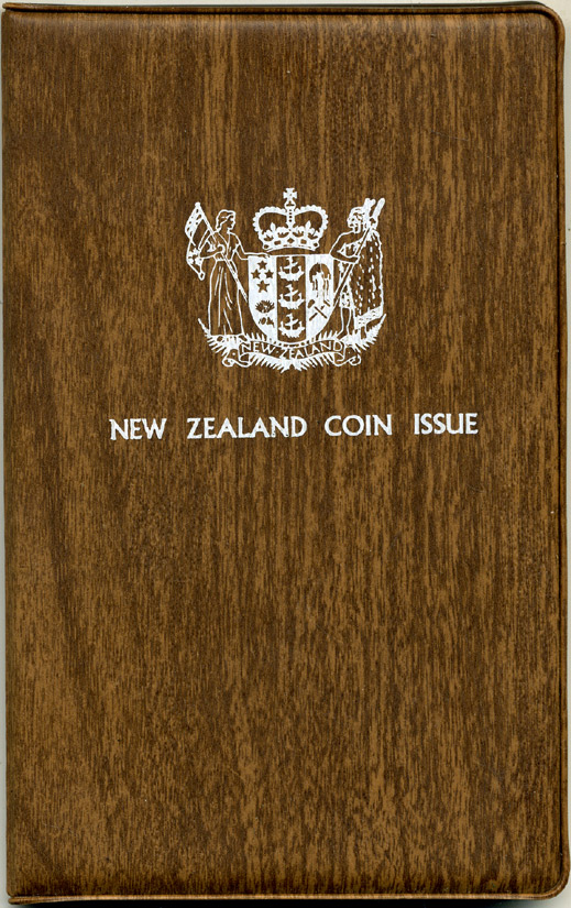 Новая Зеландия набор из 7 монет 1977 в оригинальном буклете, с сертификатом, день подписания Вайтангского договора серебряный юбилей королевы KM 46, 37.1, 36.1, 41.1, 34.1, 32.1, 31.1 UNC 3-6-3-1