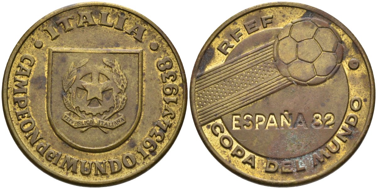 Испания спортивный жетон ND чемпионат мира по футболу Испания 82, сборная Италии чемпион 1934 и 1938 года, диаметр 24 мм. латунь 4584-913