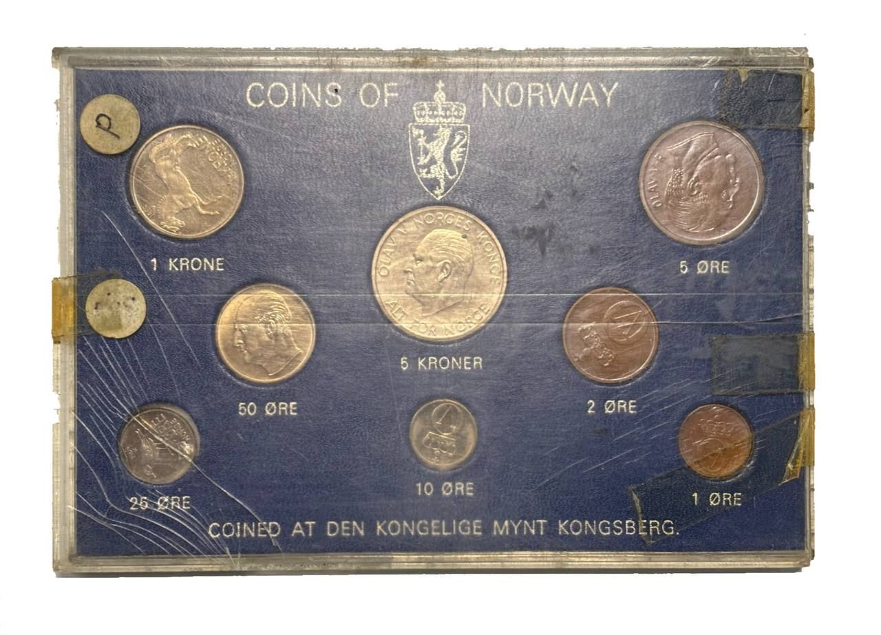 Норвегия годовой набор из 8 монет (1, 2, 5, 10, 25 и 50 эре; 1 и 5 крон 1969 в оригинальной упаковке, тираж 3.100 экземпляров KM MS14 ((403, 405, 407, 408, 409, 410, 411 и 412) BU 8-2-05-20